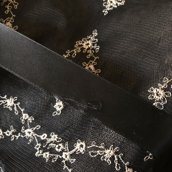 BCBG MAX AZRIA Embroidered Prom Dress / Evening Attire Black & Cream Sz.… - Picture 10 of 10